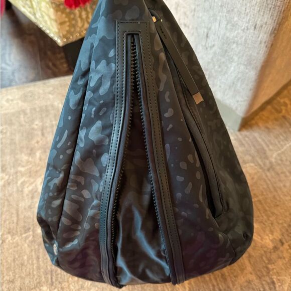 Lululemon Resolution Hobo Bag Teal - Picture 2 of 12